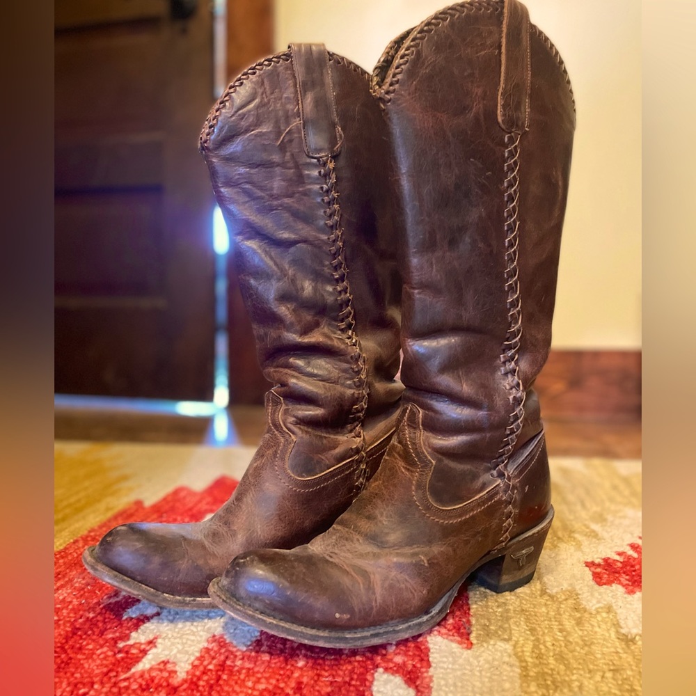 Y’all Western Boots, beautiful chestnut color!
